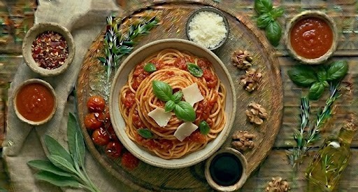 Спагеті з томатним соусом