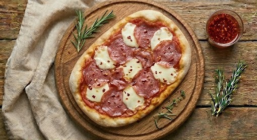 Піца з салямі