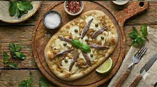 Піца з анчоусами