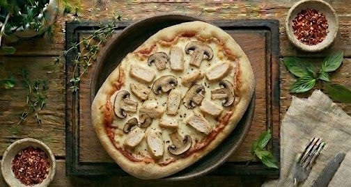 Піца з куркою та грибами