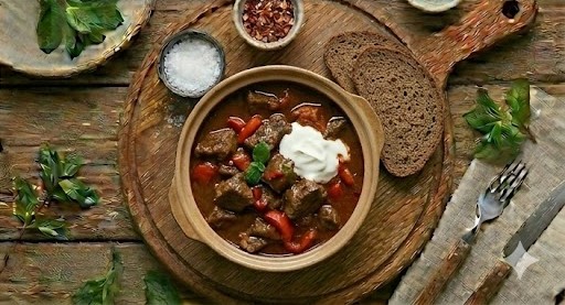 Яловичий гуляш