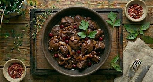 Куряча печінка з цибулею