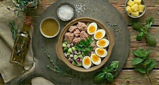 Салат з тунцем та яйцем