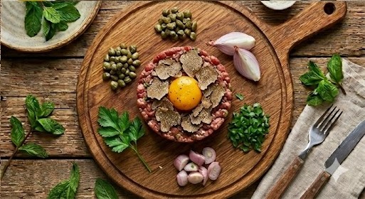 Яловичий тартар з трюфелем ★